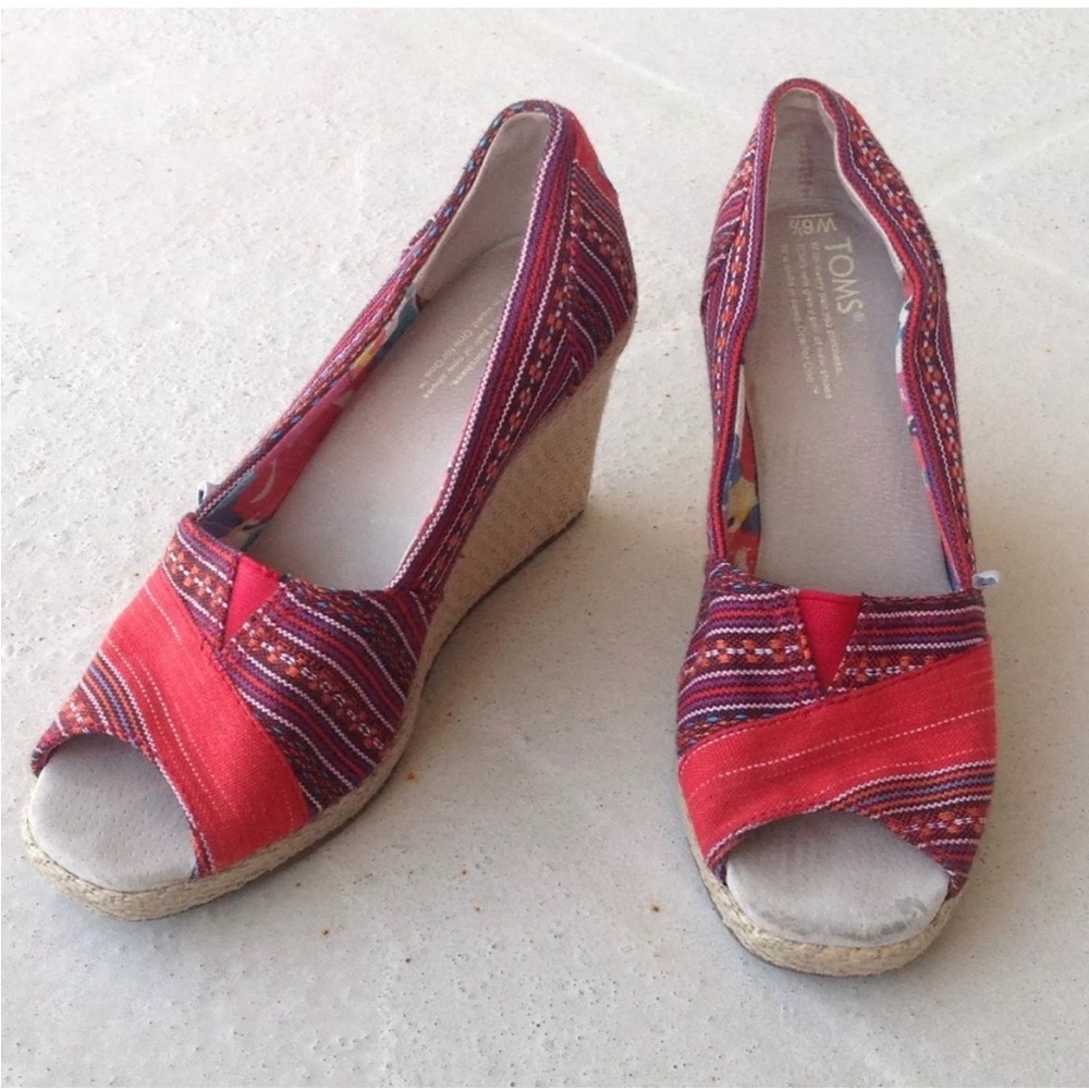 TOMS Peep Toe Red Blue Orange Striped Wedge Sandals Sz 6.5 Rope Heel Espadrille